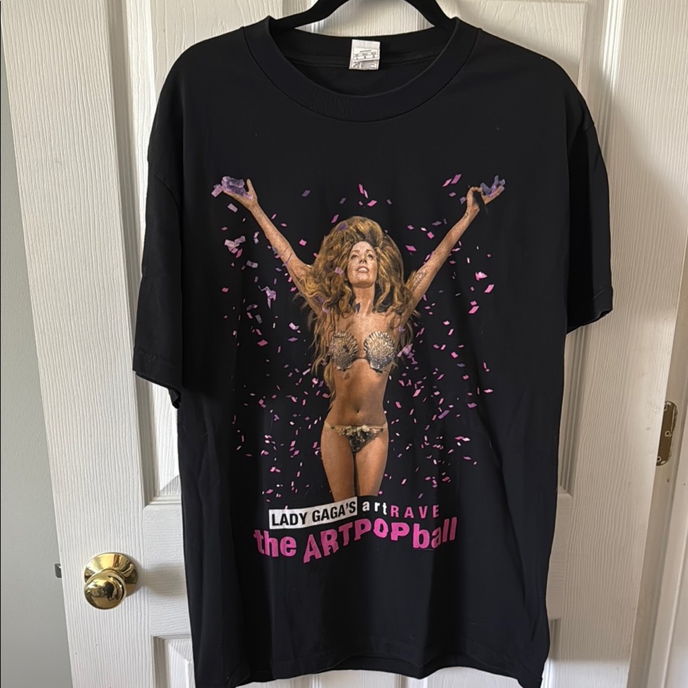 Black Lady Gaga Artpop Ball T-Shirt🤘👩‍🎤